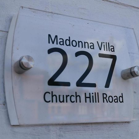 Madonna Villa Birmingham Exteriér fotografie